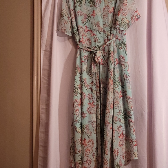 Dress - Picture 8 of 8